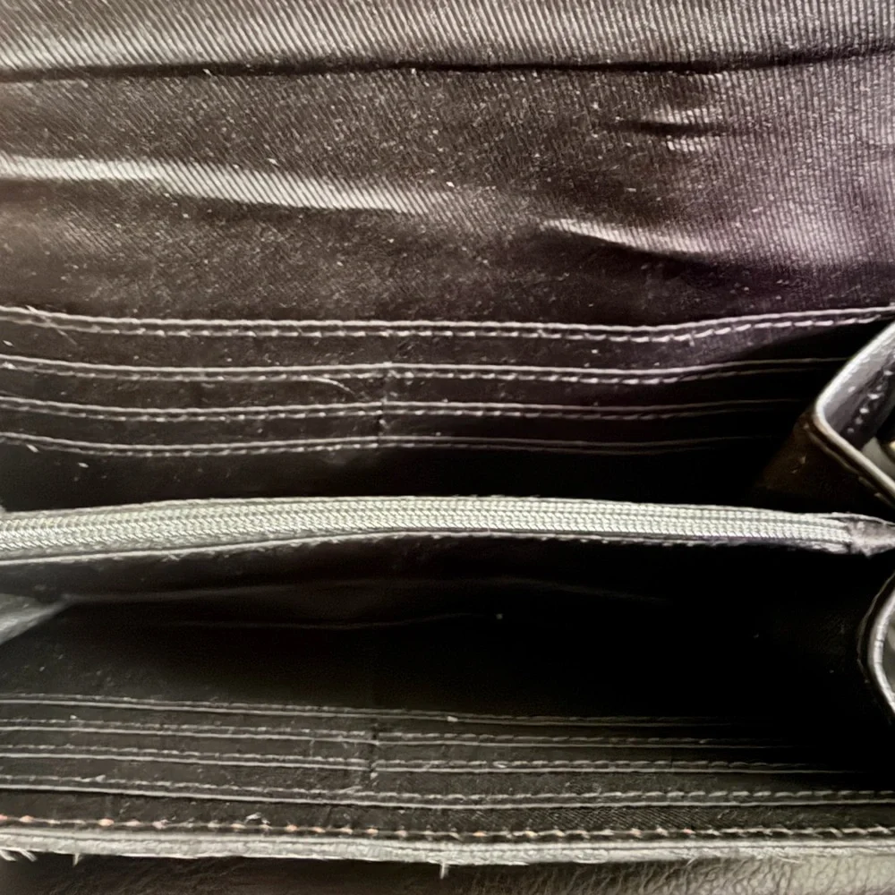 💜 Handcrafted Cowhide Crossbody Wallet 💜
